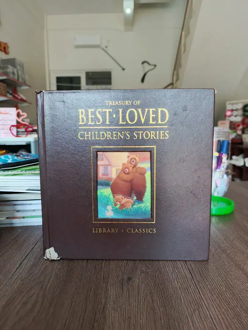 Buku Import Treasury of Best Loved Children's  Stories