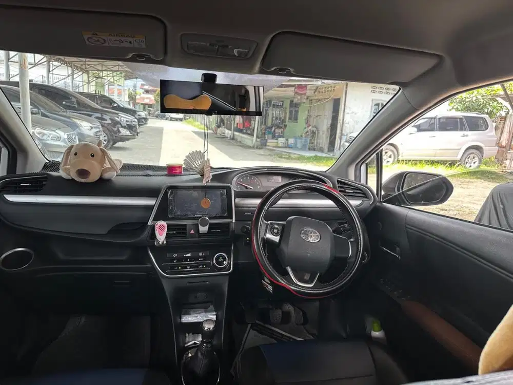 DIJUAL TOYOTA SIENTA KONDISI SEPERTI BARU