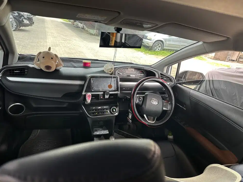 DIJUAL TOYOTA SIENTA KONDISI SEPERTI BARU