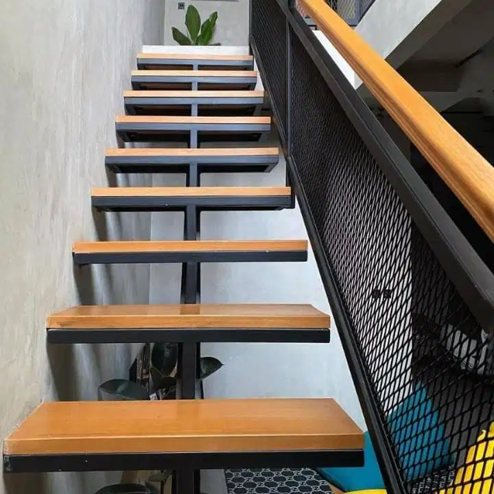 Tangga rebah minimalis