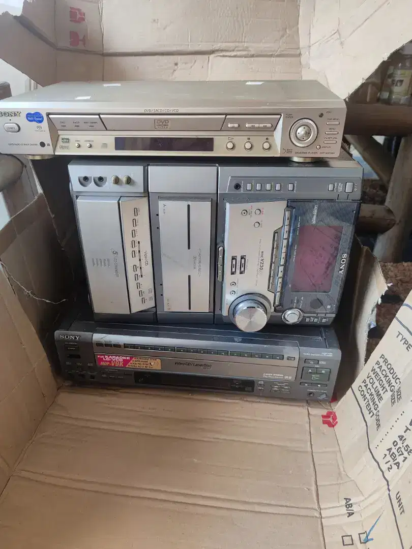 3 barang Tape dek, Laser Disk Player, DVD Player merk SONY