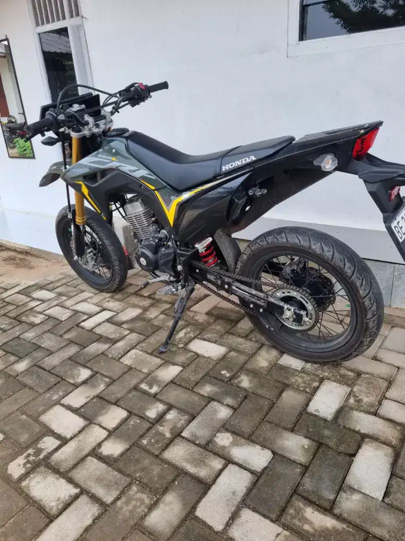 Honda trail crf Supermoto tipe tertinggi