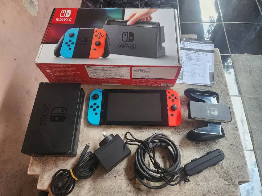 Nintendo Switch v1 Neon Red Blue Fullset 31