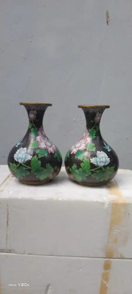 Sepasang vas cloison kloison Kuningan cloisonne