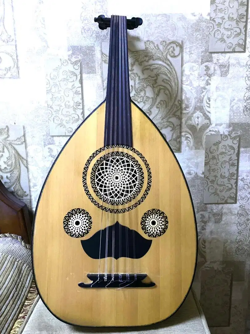 Alat musik arab (OUD) gambus