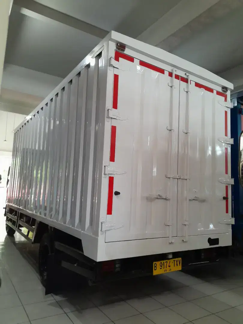 Isuzu NMR71T SD L Box