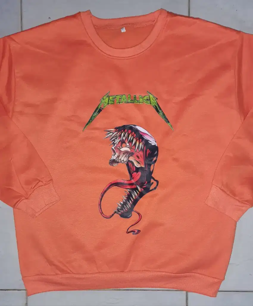 Crewneck/Sweater MetallicA - Warna Oren