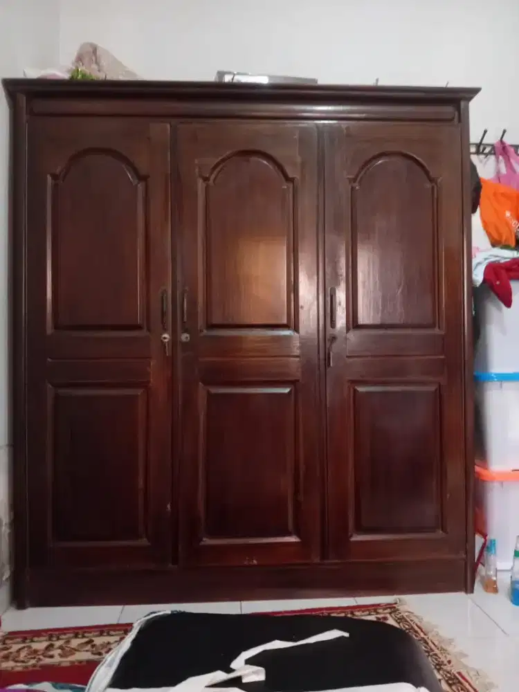 Lemari Pakaian 3 Pintu Jati