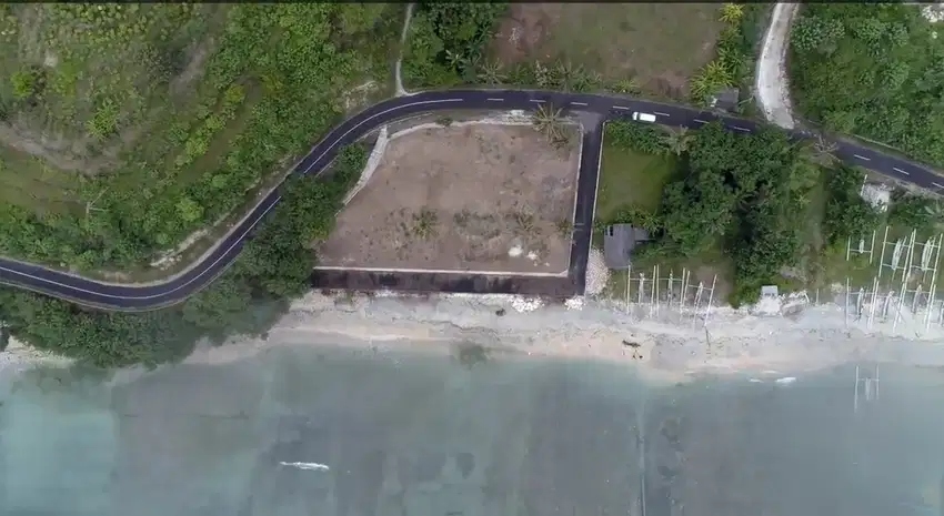 Tanah Tepi Pantai di Jalan Utama Nusa Penida Bali