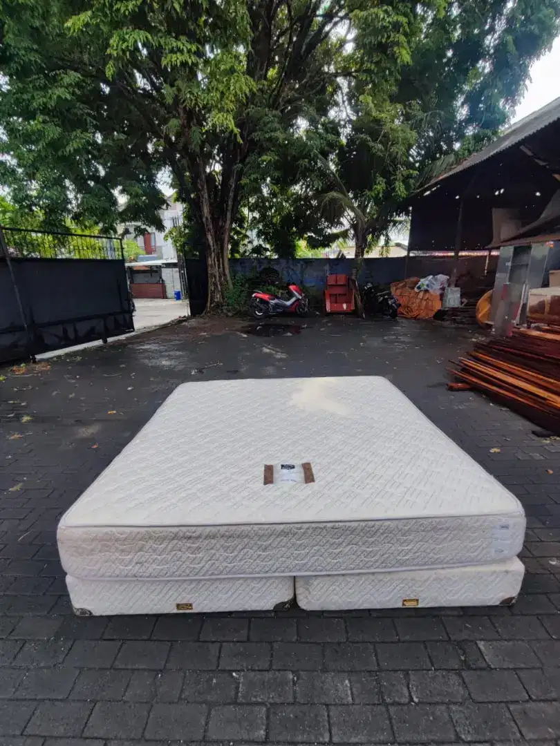 Dijual Kasur Bekas Hotel Merk Kingkoil