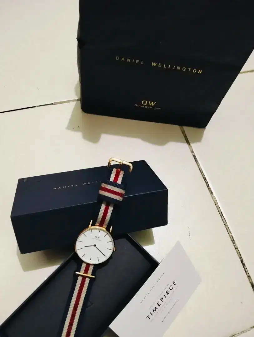 JAM TANGAN DANIEL WELLINGTON ORIGINAL