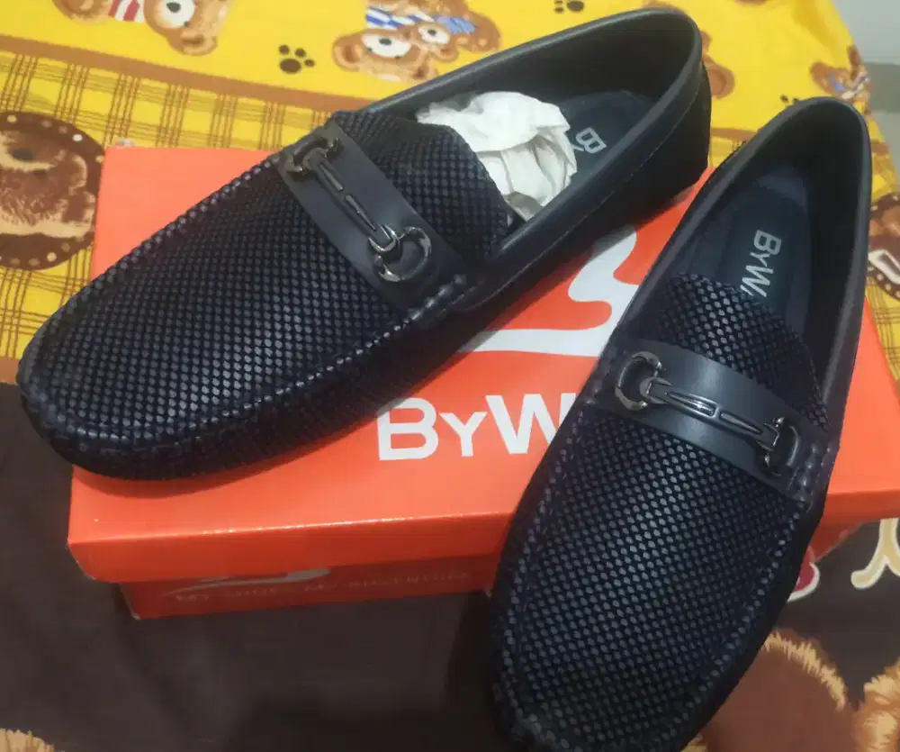 Sepatu biru uk 41 New