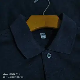 Kaos kerah polo Uniqlo