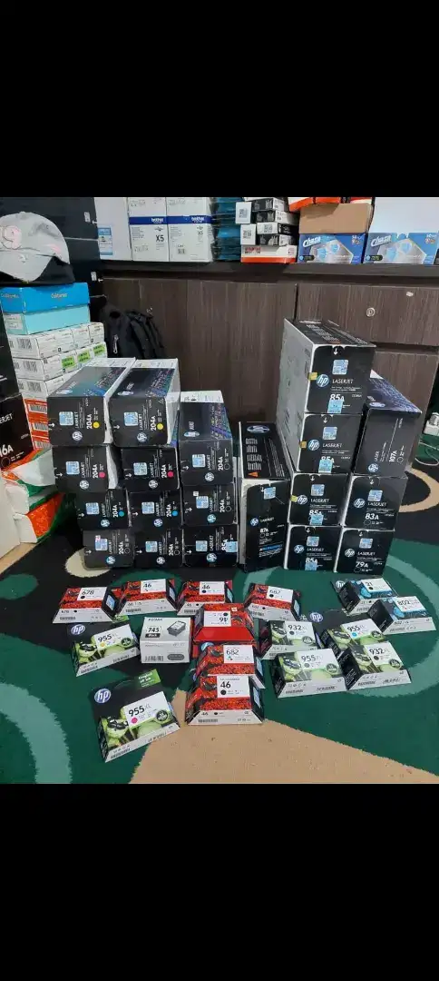 Ditampung tinta cartridge toner LaserJet baru dan bekas