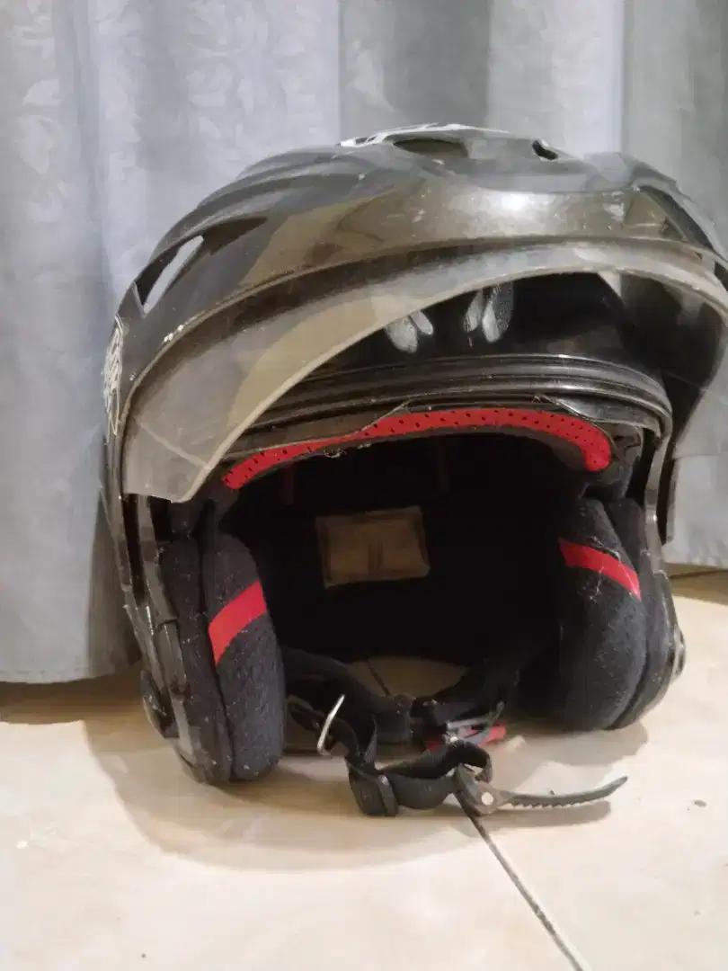 Helm NHK abu abu tanpa kacamata