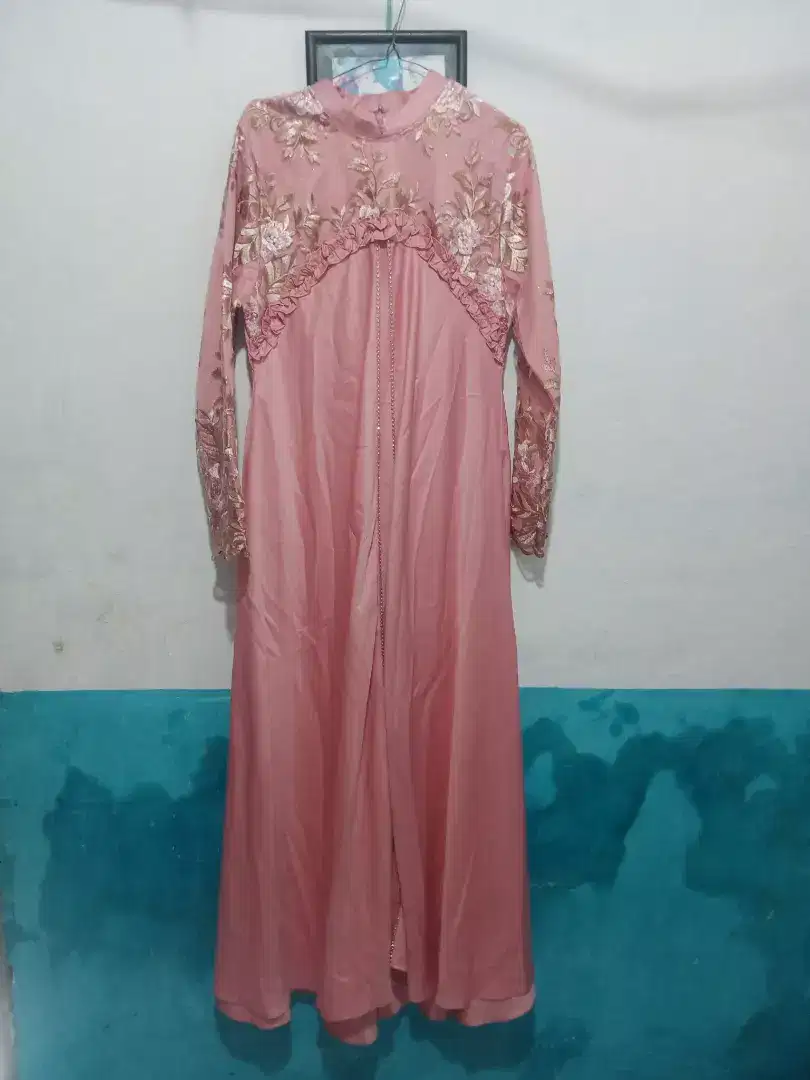 Dijual busana muslim bahan satin dan brukat