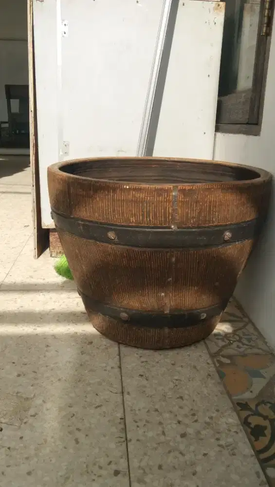 Gentong antik coklat