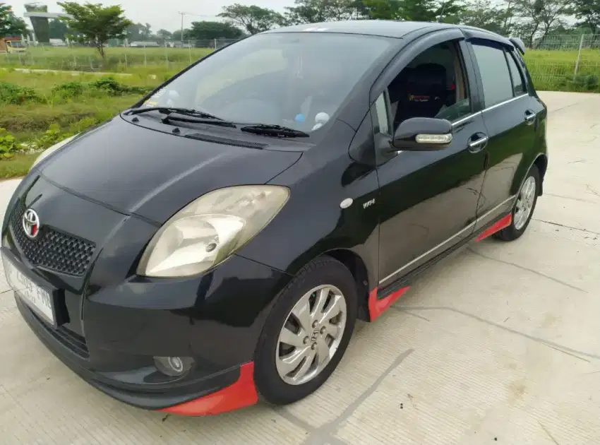 Yaris 2006 A/T Hitam