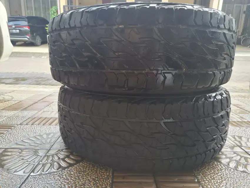 Bridgestone Dueler AT 265 65 R17