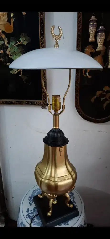 Lampu Duduk Antik