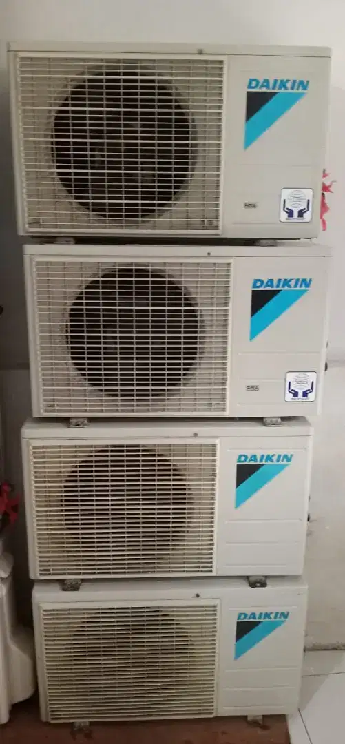 AC Daikin 1/2pk -1pk masih dingin