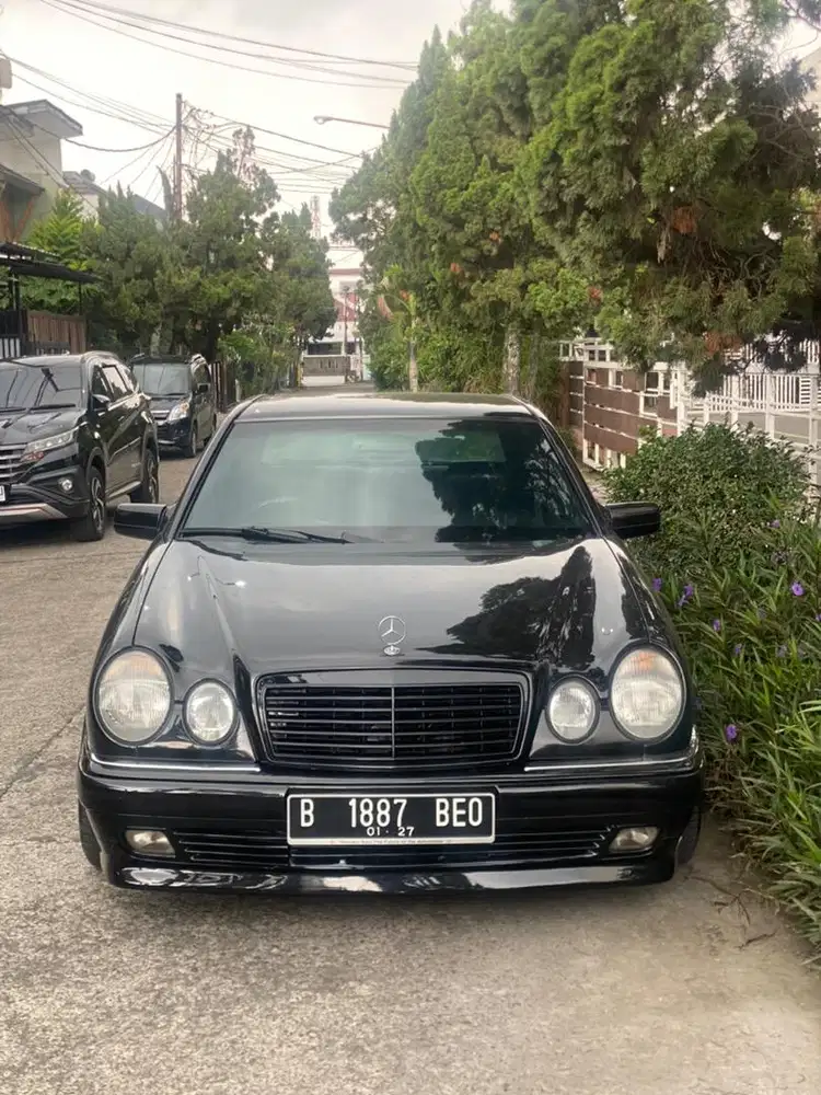 Mercedes-Benz E320 Prefacelift 1998 V-Engine