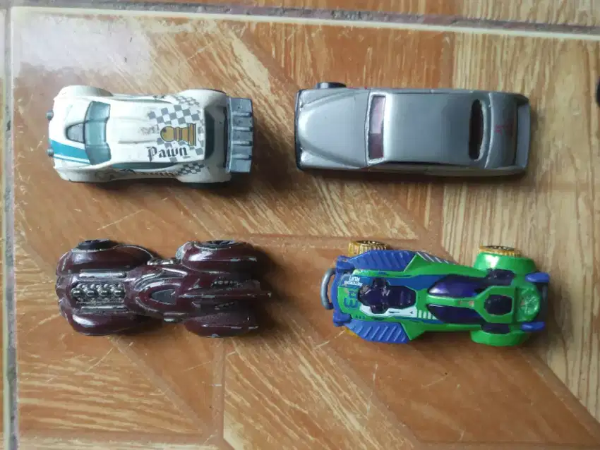Mainan mobil diecast