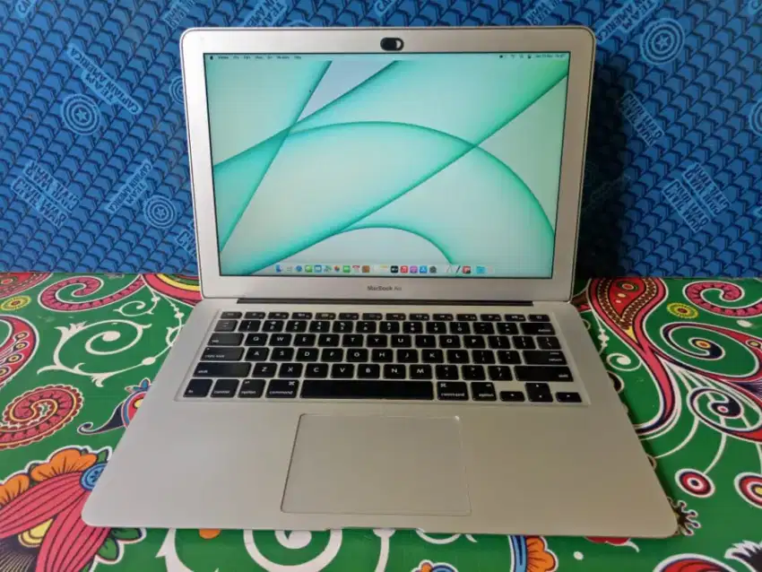 Macbook air 2015 8gb 128gb core i5 lcd 13 Inch