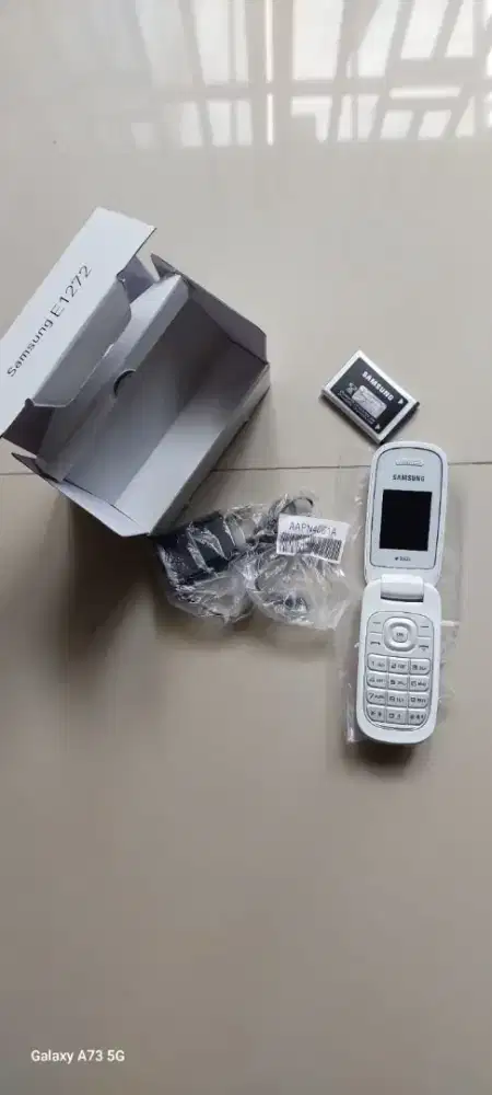 Samsung e1272 warna putih