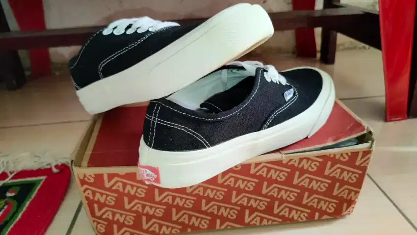 sepatu vans authentic hitam putih size 40