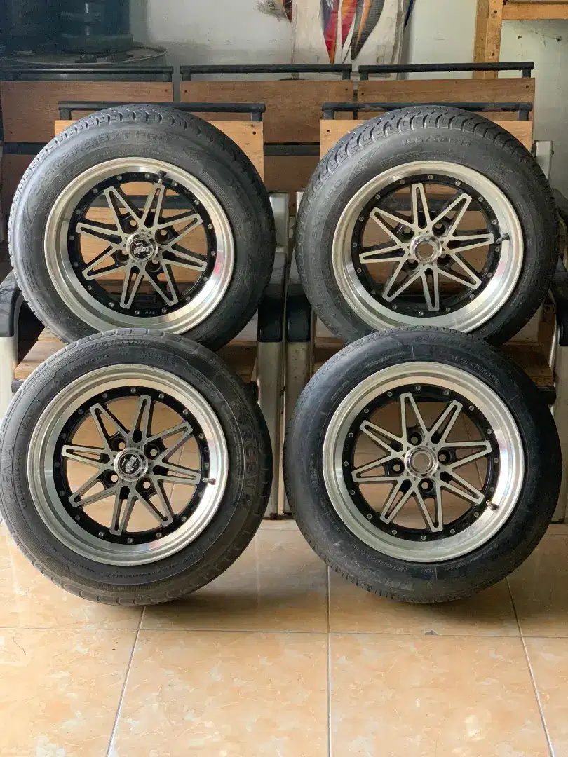 Velg racing R15 dan ban