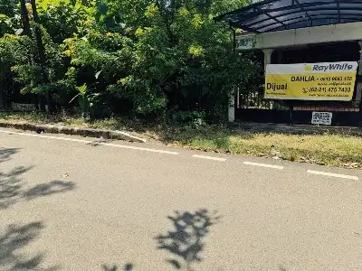 Tanah Atau rumah tua pinggir Jalan Bisa Jadi 2 rumah