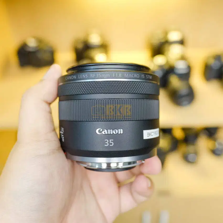 Lensa Canon RF 35mm 1.8 Macro IS STM Fullset Like New