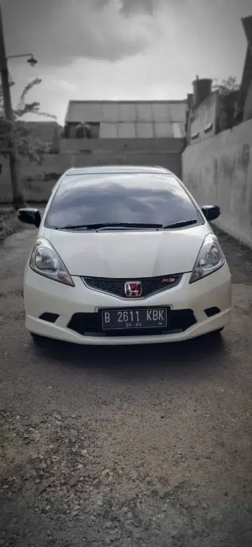 Jazz RS 2009 terawat, pakaian pribadi