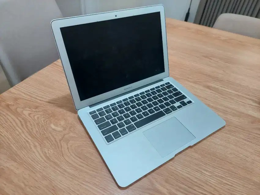 MacBook Air (13-inch, 2017) 8GB RAM, 128GB SSD