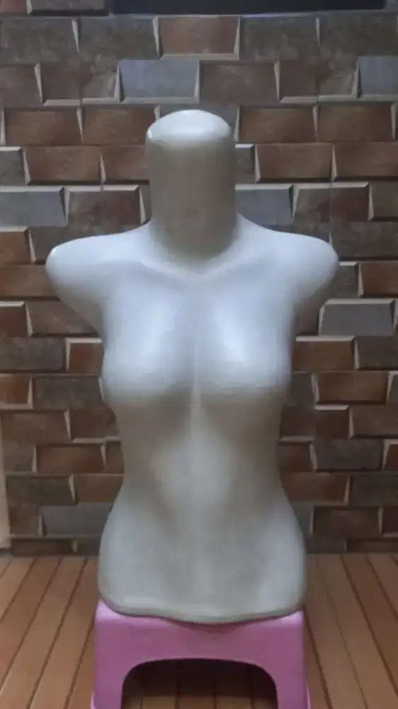 Patung manekin untuk usaha pakaian