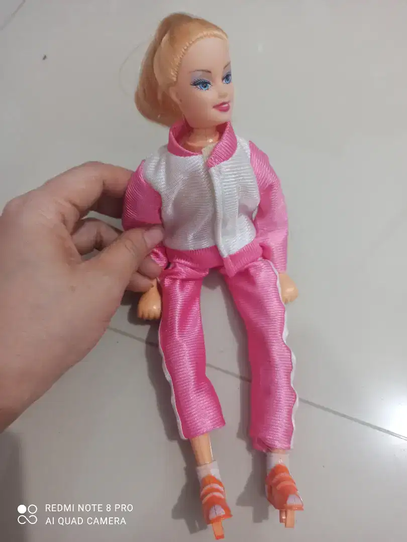 Boneka anak perempuan