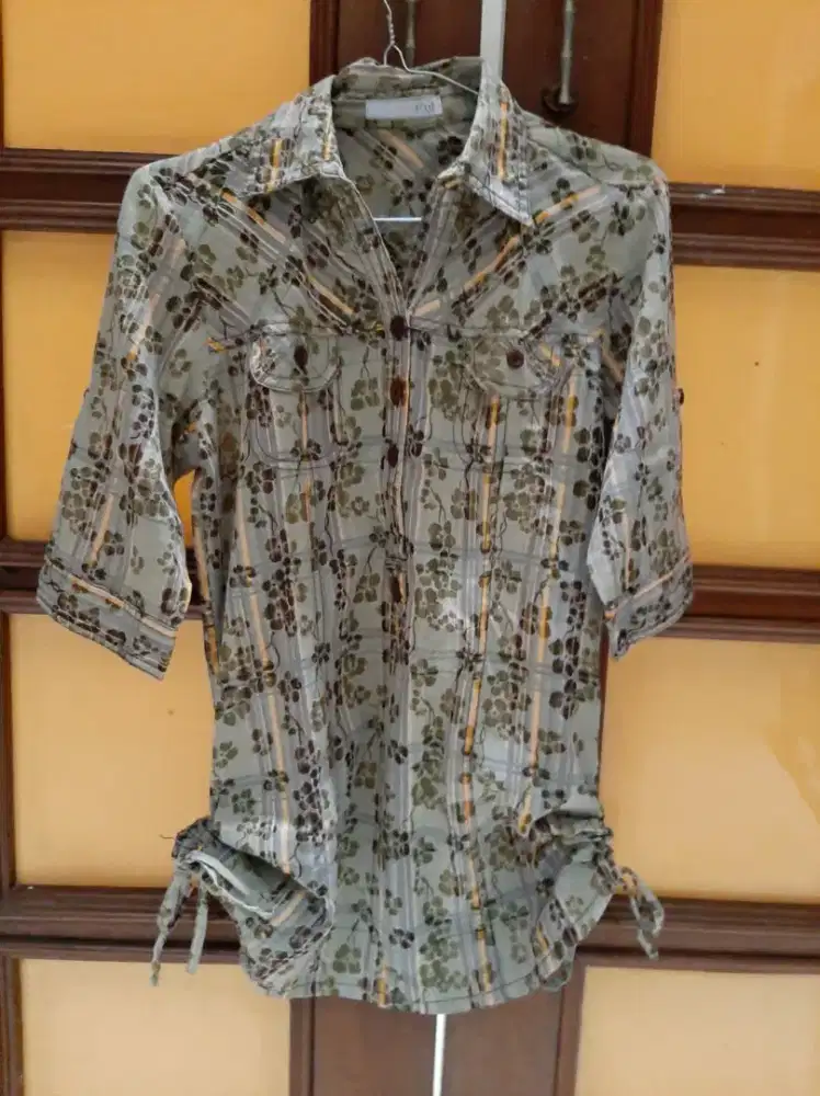 Kemeja Exit size SN M