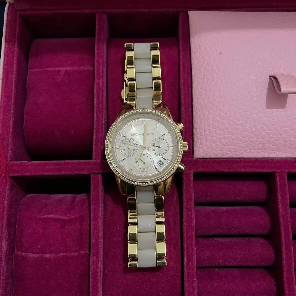 Jam tangan cewek branded