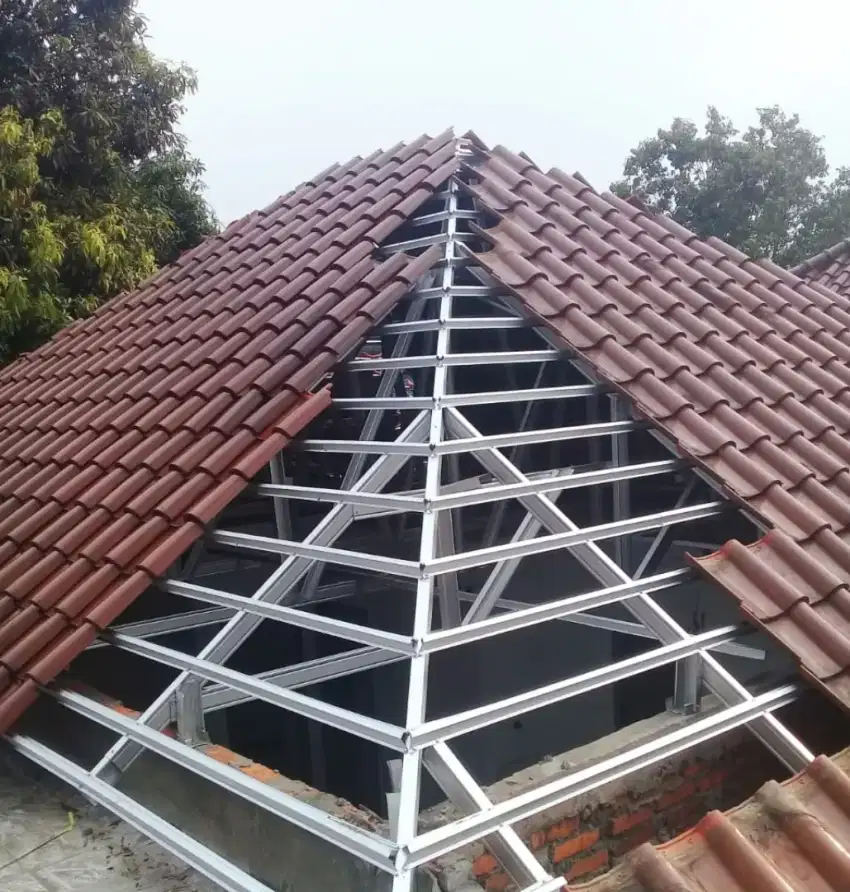 Bongkar pasang Rangka Atap Baja ringan Atap morando Genteng Keramik