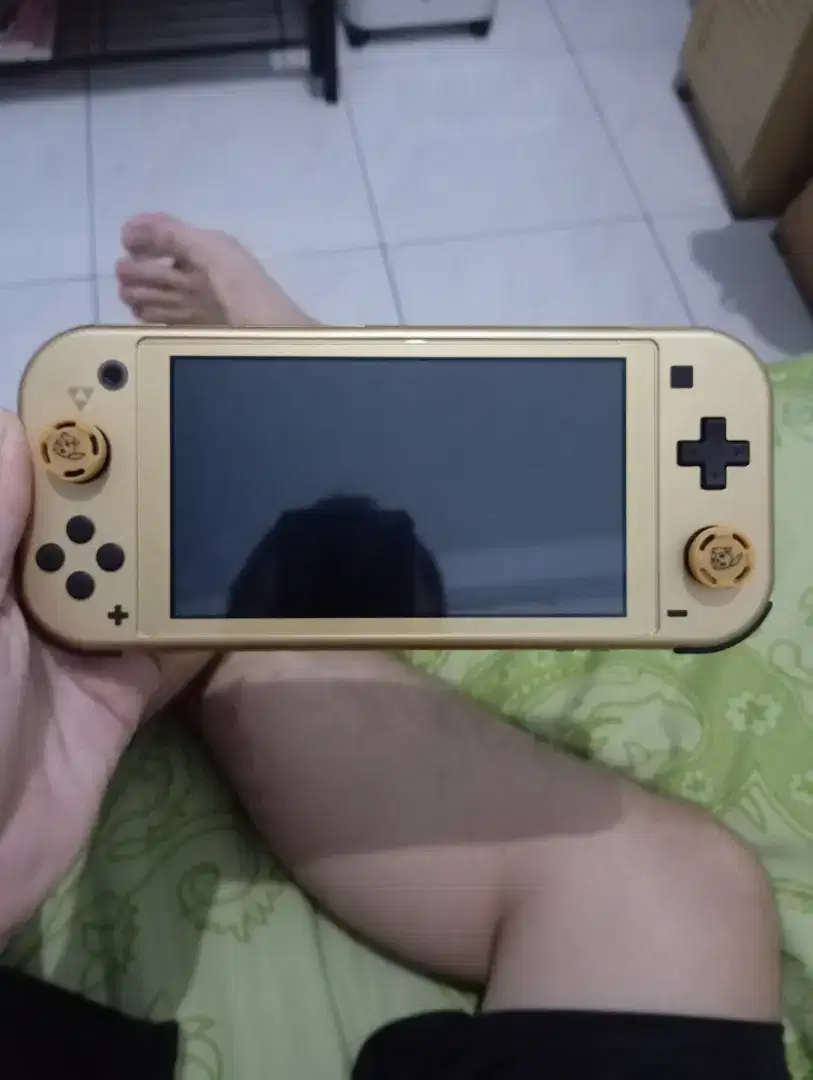 Nintendo switch lite hyulre edition