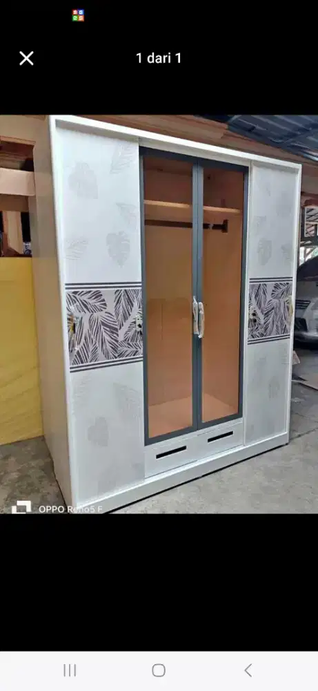 Lemari besi 4 pintu lampu led