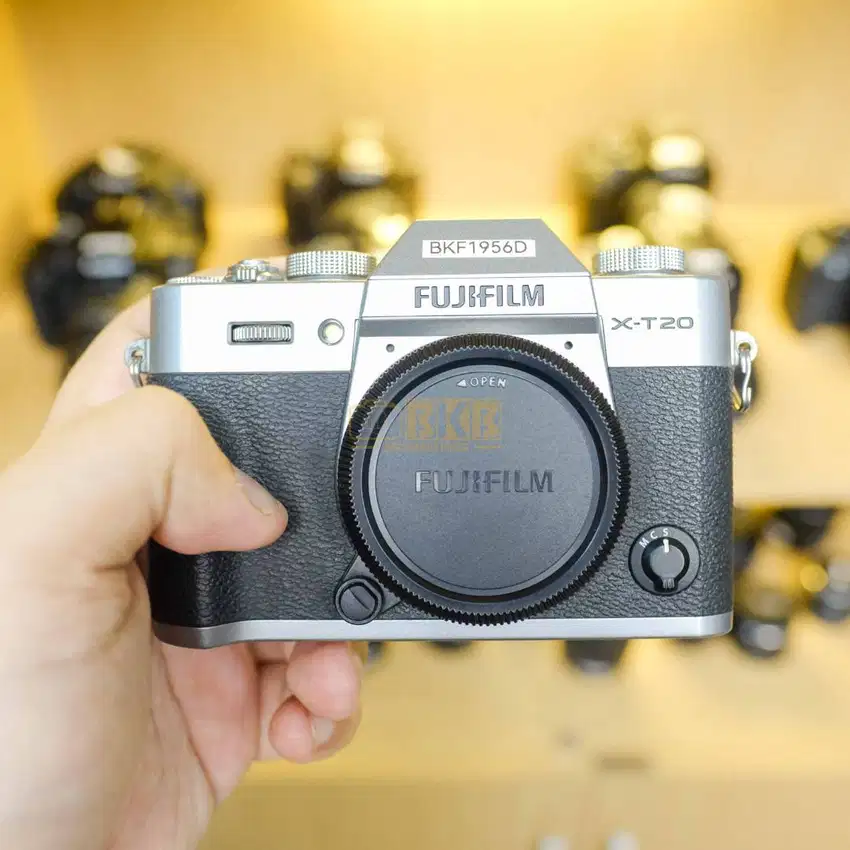 Fujifilm XT20 Body Only Silver Fullset Mulus