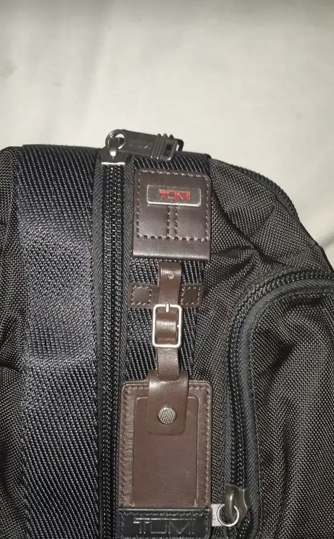 TAS SLING TUMI SARATOGA MINT