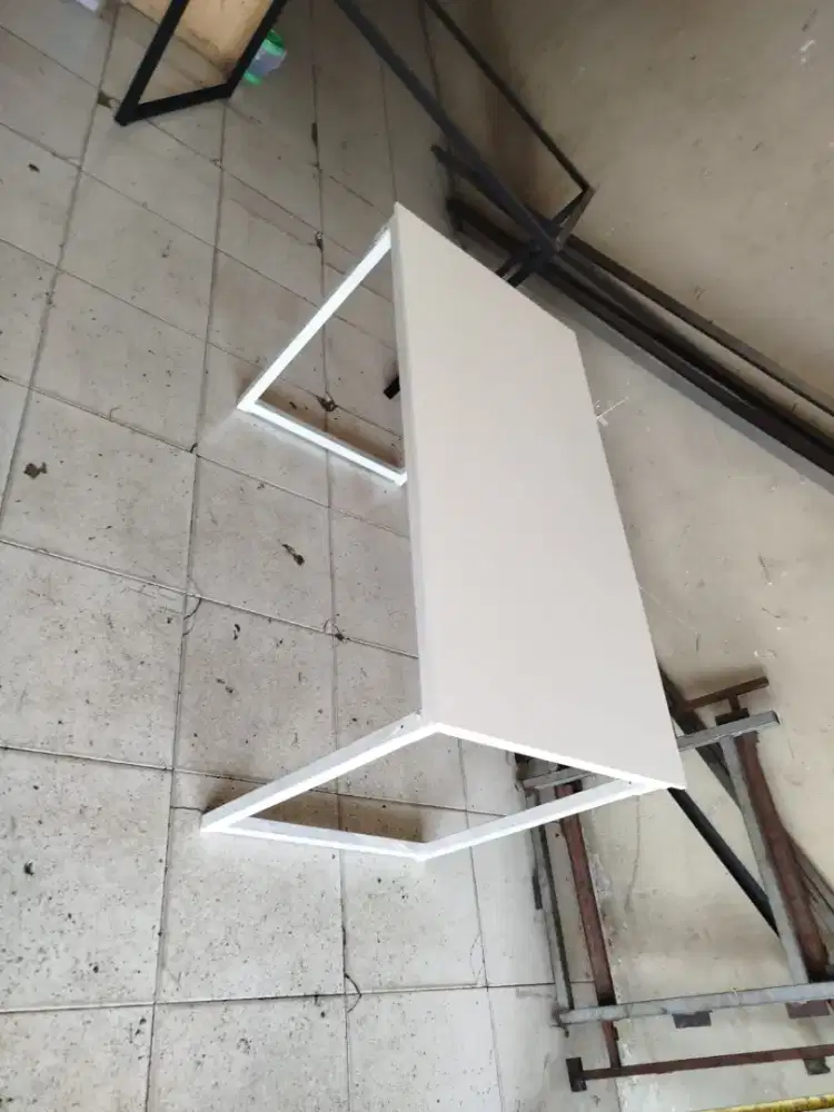 Meja kerja /meja komputer/meja gaming/meja makan