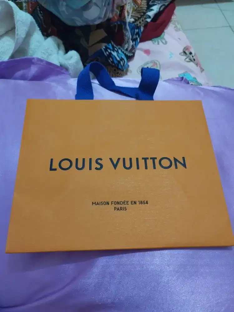 Paper bag Louis Vuitton asli