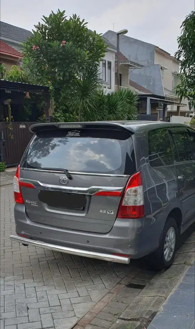 Toyota Grand Innova Diesel 2.5 V / AT (2012)