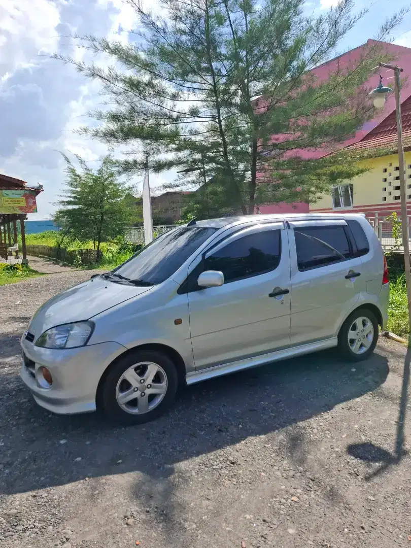 Daihatsu YRV metic