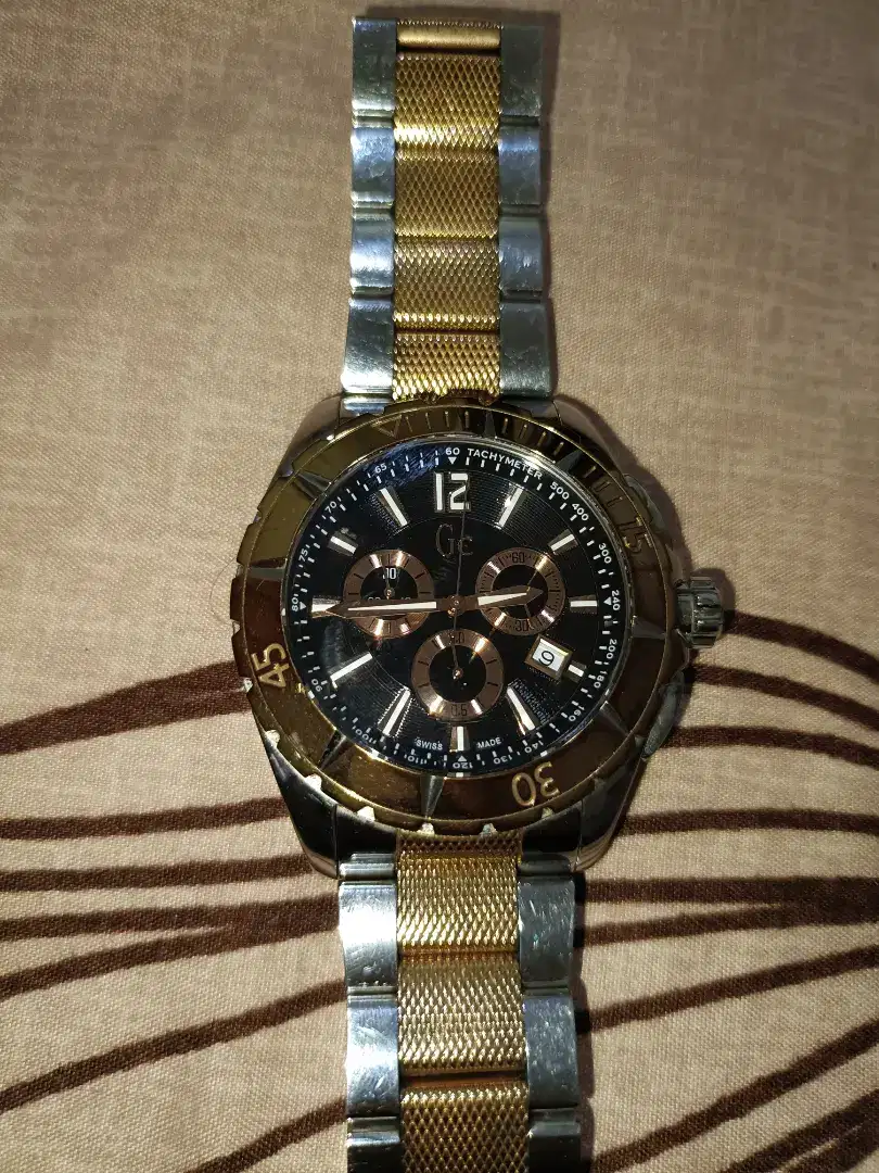 Jam tangan pria Original Guess