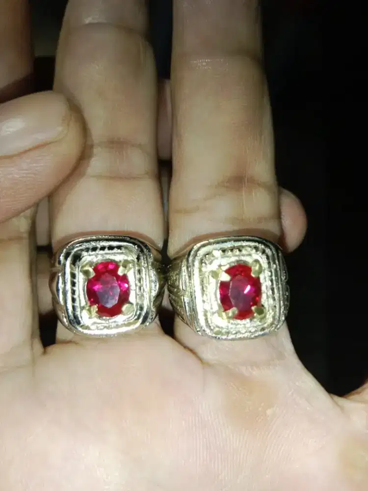 Batu merah Siam elegan